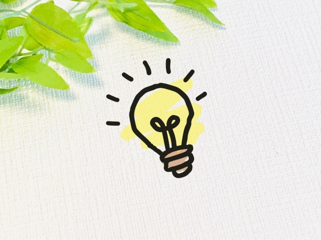 クレーム対応の改善アイデアを示す電球イラストの写真